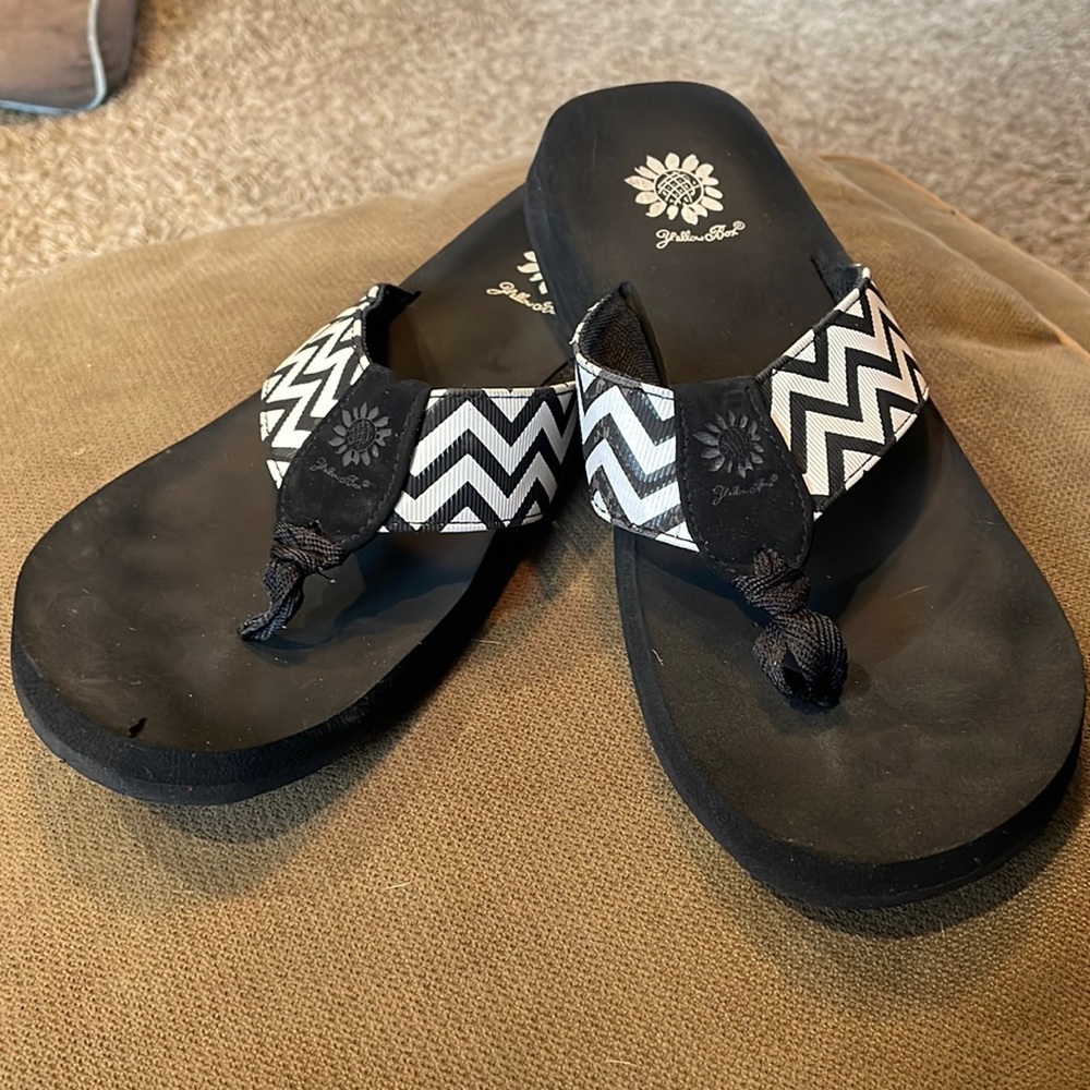 Yellow Box Flip Flops - size 8.5